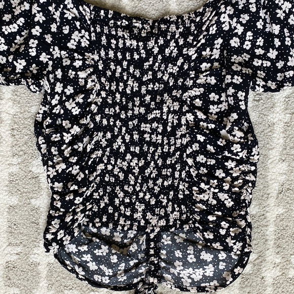 •H&M• Versatile Floral Ruched Tie Crop Top - Picture 4 of 8